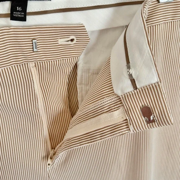 Banana Republic 10” Inseam Shorts Women’s 16 Tan White Stripe NEW (See Photos) - Picture 4 of 12